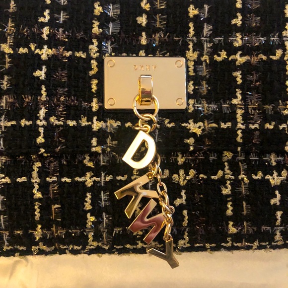 DKNY Cleo Clutch Black & Gold Tweed Gold Tone Chain & Logo Charm NWT - Picture 6 of 10